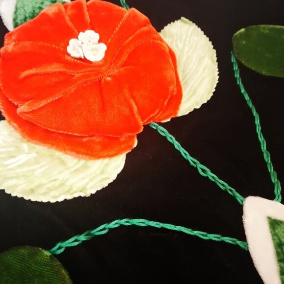 Throw Pillow Cover One Set Decor Velvet 3D Red Flowers Black, Cushion Cases. - Picture 5 of 10